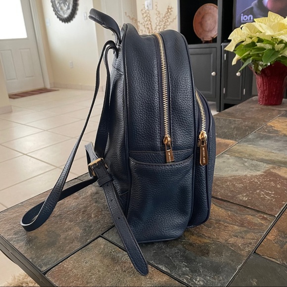 NWT Michael Kors Medium Abbey Leather Backpack - Picture 3 of 11